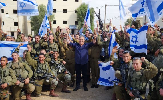 בצל המלחמה: יהורם גאון מחדש את "לא תנצחו אותי"