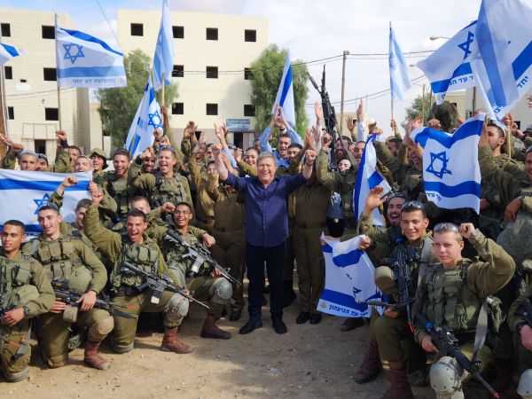 בצל המלחמה: יהורם גאון מחדש את "לא תנצחו אותי"