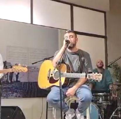 צפו: ישי ריבו מחזק את אנשי זיהוי החללים של הרבנות