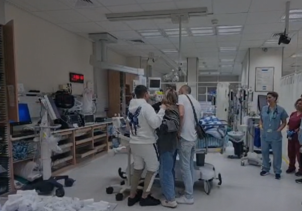 מרגש: מיה רגב התאחדה עם משפחתה | צפו