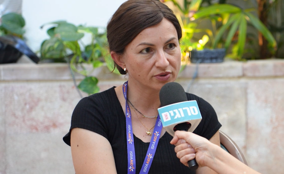 "ילדים מבארי נכנסים פתאום לארון באמצע היום"