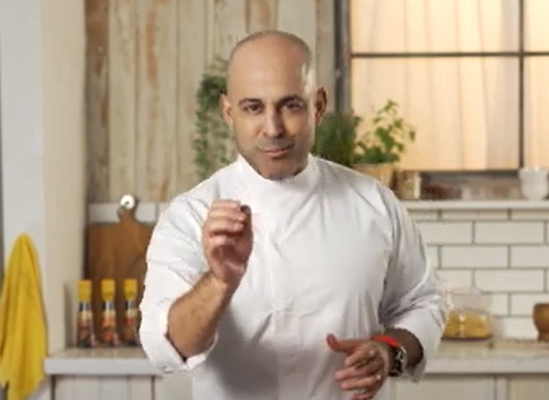 השף מאיר אדוני מתפוצץ: "זבל, כלב חולה"