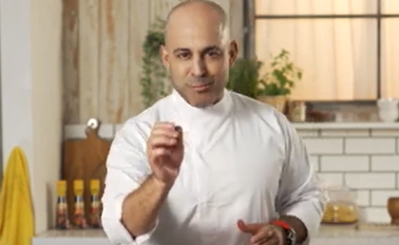 השף מאיר אדוני מתפוצץ: "זבל, כלב חולה"
