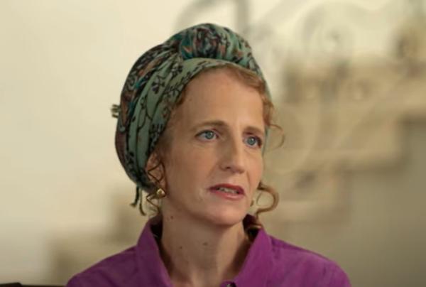 אחרי 22 שנה: העיתונאית הסרוגה פורשת מתפקידה