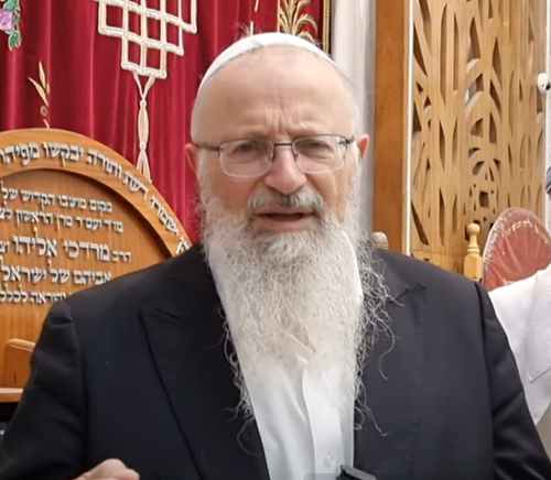 הרב שמואל אליהו: להוסיף עוד 3 משפטים באבינו מלכנו