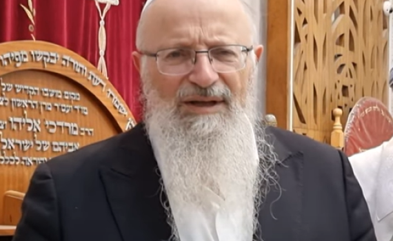 הרב שמואל אליהו: להוסיף עוד 3 משפטים באבינו מלכנו