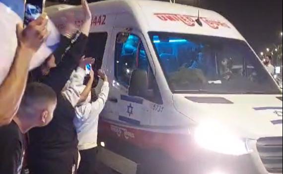 עם ישראל מתרגש: קבלת פנים של החטופים באופקים