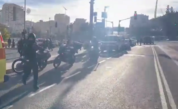 7 פצועים בפיגוע ירי בירושלים; המחבלים חוסלו