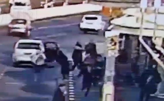 עוצרים בטרמפיאדה, יורדים ויורים מטווח אפס. תיעוד הפיגוע בירושלים