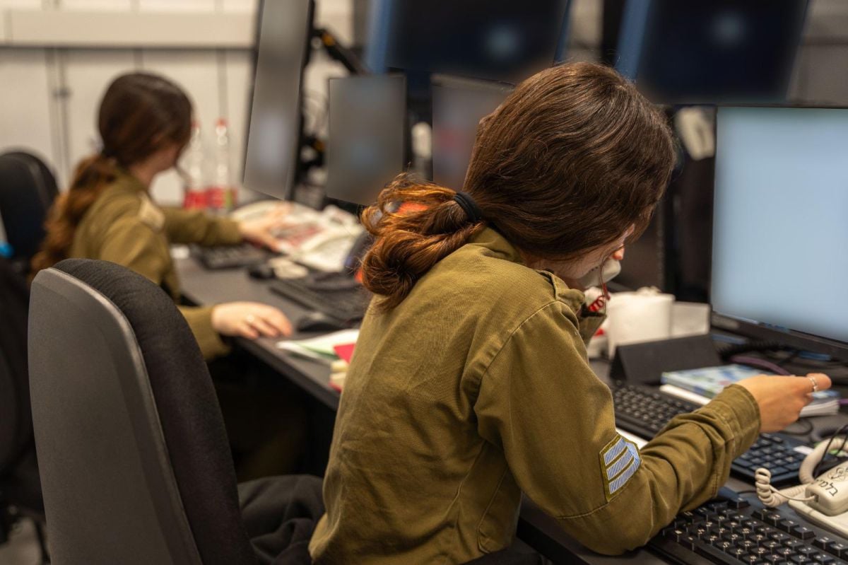 הפתרון לתצפיתניות החוששות: "תנעלו בחדרים"