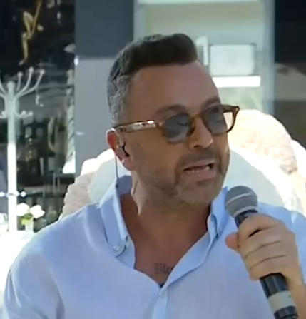 למען החטופים: ליאור נרקיס ניסה לשיר ופרץ בבכי | צפו