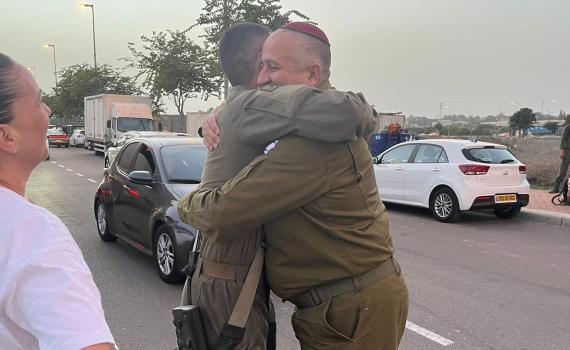 המנהל הסרוג פגש את הבן אחרי 51 יום בעזה