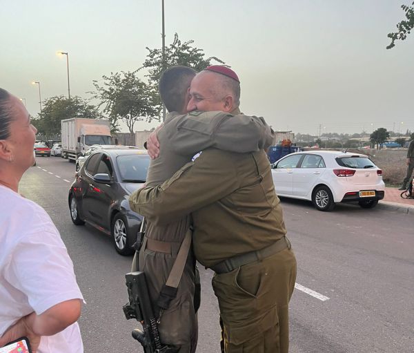 המנהל הסרוג פגש את הבן אחרי 51 יום בעזה