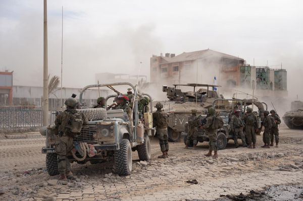 צפו: הצנחנים מפוצצים את המטה המודיעיני של חמאס