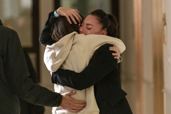 מרגש: מורן פוגשת את משפחתה לאחר השבי בעזה