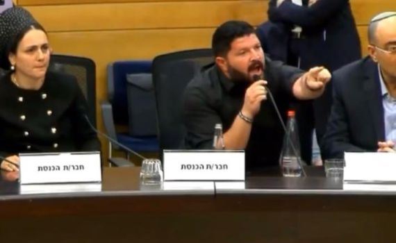 אלמוג כהן למשפחות החטופים: "אין לכם מנדט על הכאב"