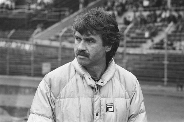 אליל בסיאול קנברה ומוסקבה: חוס הידינק חוגג 77