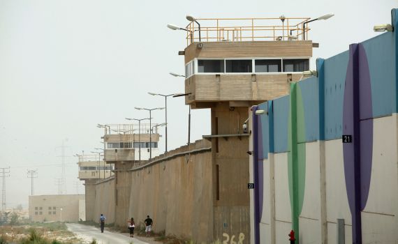 אסיר מת בכלא קציעות; אסירים התפרעו באהלי קדר