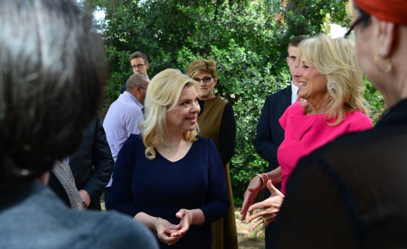 שרה נתניהו לג'יל ביידן: "אחת החטופות ילדה בשבי"
