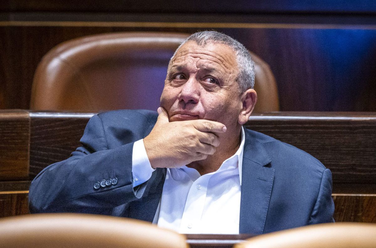 "אם אנצח, אעביר את ראשות המפלגה לגדי איזנקוט"