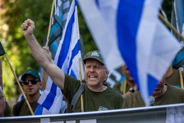 "אחים לנשק" בתביעת ענק נגד ערוץ 14: "מסית ושקרן"