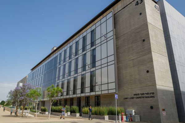 לאחר מחאה: מרצה שכינה חיילים רוצחי תינוקות יושעה ממשרתו