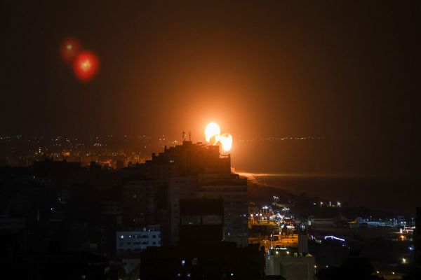 צפו: צה"ל תקף מתחמים צבאיים של חיזבאללה