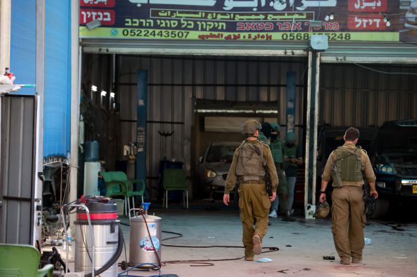 הישג למתיישבים: החנויות בציר חווארה יישארו סגורות