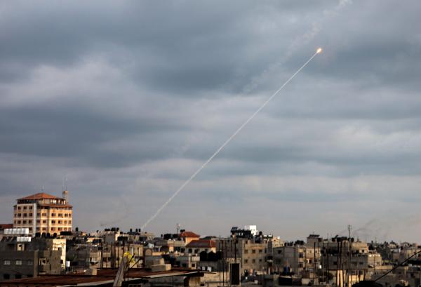 נפילה בראשון לציון במטח טילים לעבר המרכז והשפלה