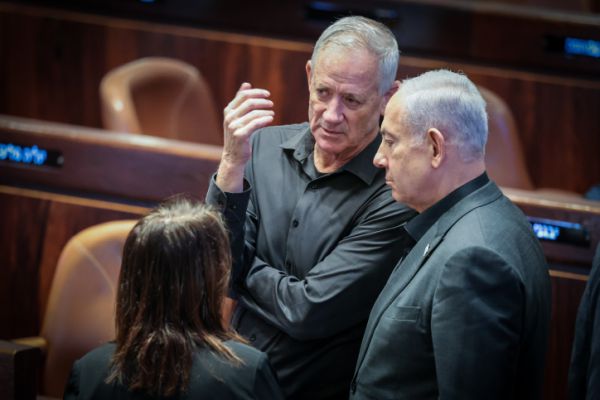 סקר דרמטי: גנץ שובר שיא; ואיזו מפלגת ימין לא עוברת את אחוז החסימה