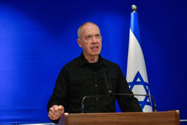 גלנט מבהיר: "כולם חייבים להיכנס תחת האלונקה"