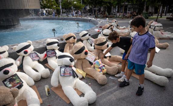 הילדים השקטים: עצומה לשחרור הילדים החטופים