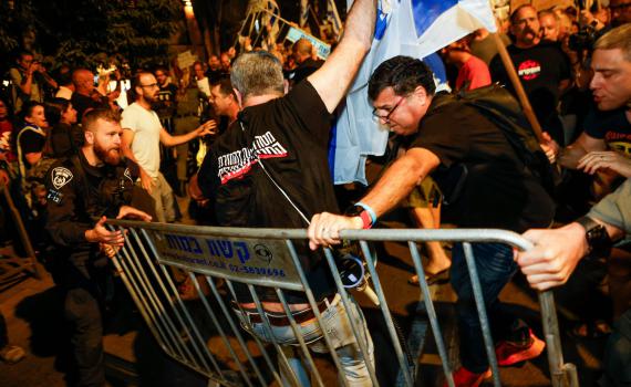 מפגינים צעקו לשוטרים: "איפה הייתם בכפר עזה?"