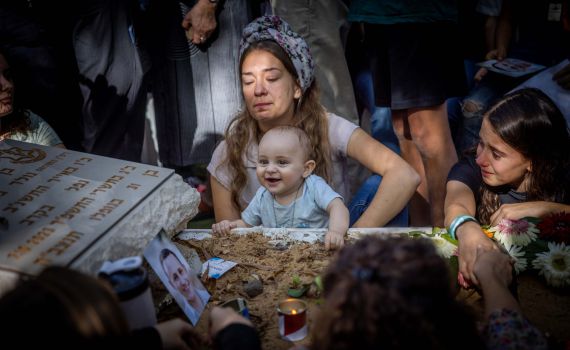 תמונת היום: בנו הפעוט של דוד מאיר עלה לקברו