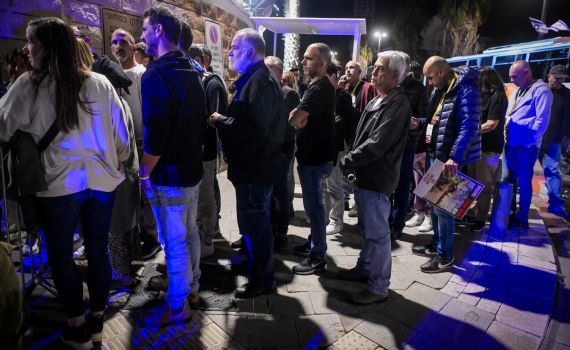 נתניהו נפגש עם חלק ממשפחות החטופים: "אין מקום לכולם"