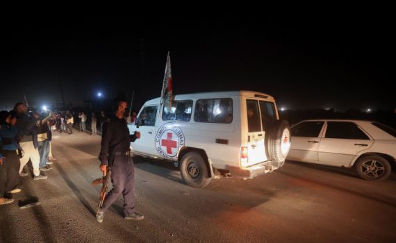 הפעימה הרביעית: 11 חטופים הועברו לצלב האדום