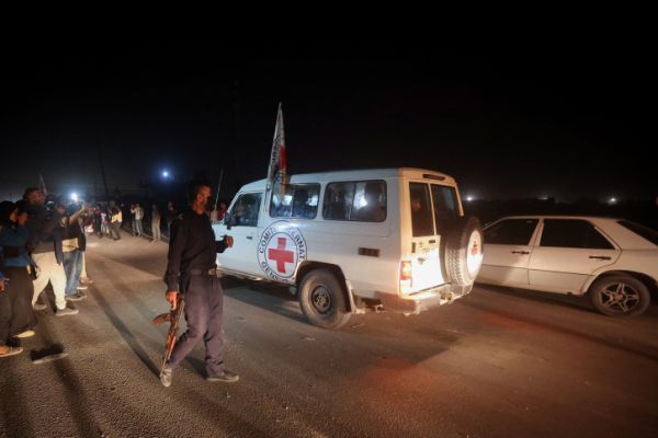 הפעימה הרביעית: 11 חטופים הועברו לצלב האדום