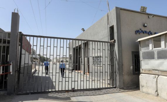 אלפי פועלים עזתים ששהו בישראל שוחררו לעזה