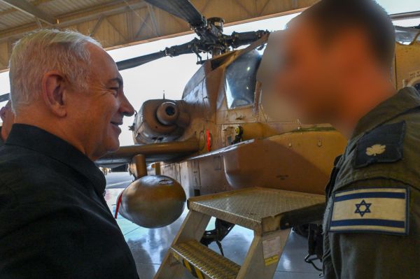 נתניהו לטייסים: "התייצבנו יחד, נילחם כתף אל כתף"