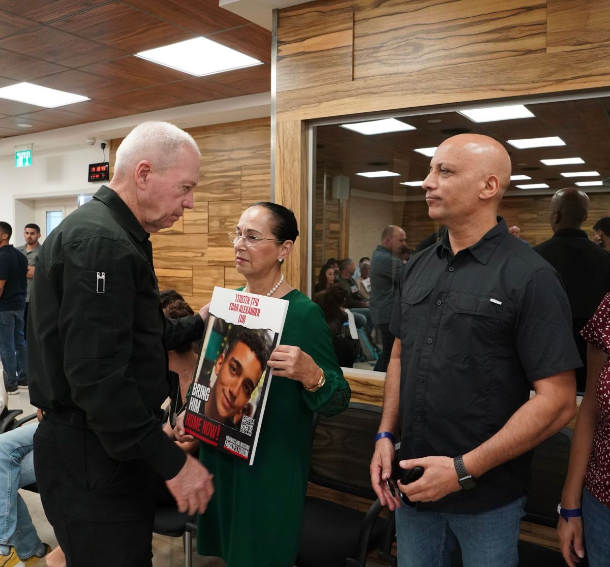 גלנט: הלחץ על חמאס משרת את החזרת החטופים