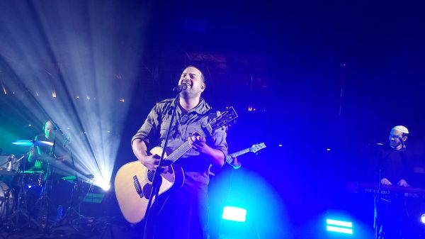 היישר מהמילואים: עקיבא הגיע להופעה בפני חיילים