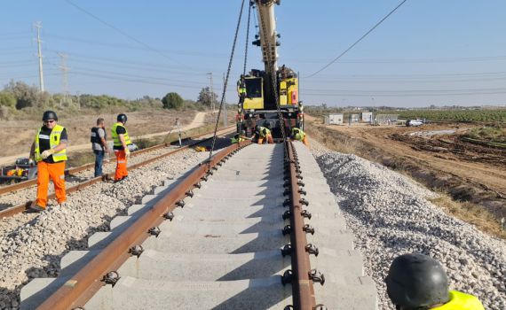 טרגדיה: אישה נהרגה לאחר שנפלה לפסי רכבת