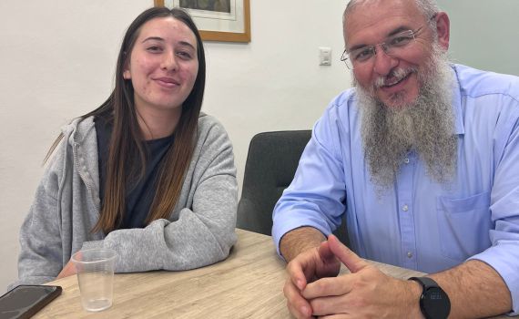 הגיבורה שבלמה את האוטובוס משחזרת | צפו