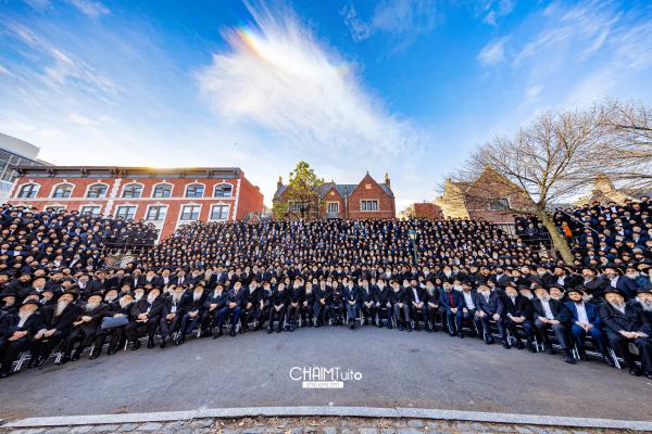 לימין הרבי: אלפי שלוחי חב"ד בתמונה המסורתית