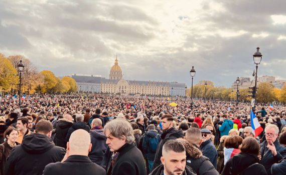 פריז מתעוררת: 100,000 איש צעדו נגד האנטישמיות