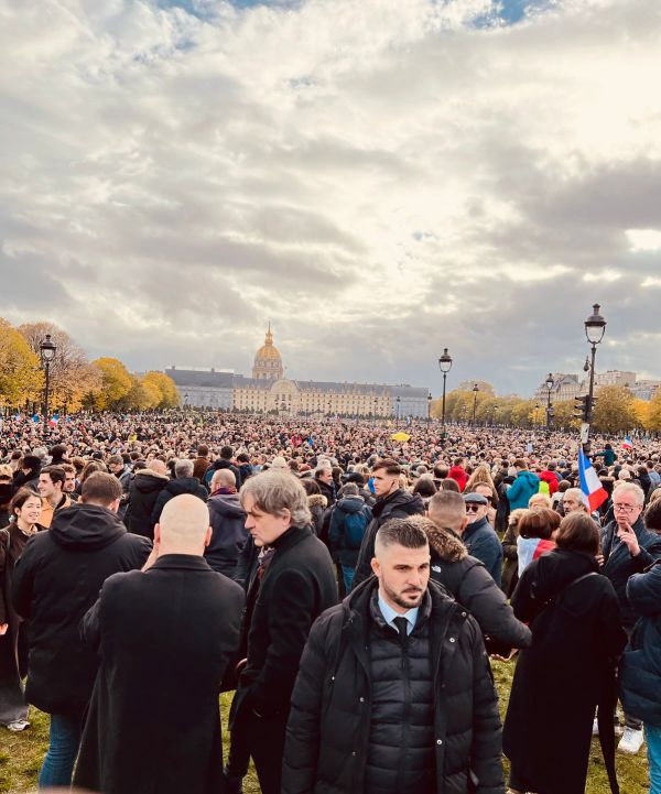 פריז מתעוררת: 100,000 איש צעדו נגד האנטישמיות