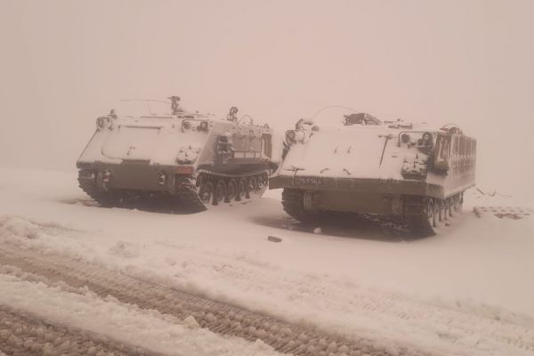  תיעוד מרהיב: השלג נערם; הטנקים בצפון כוסו לבן. צפו