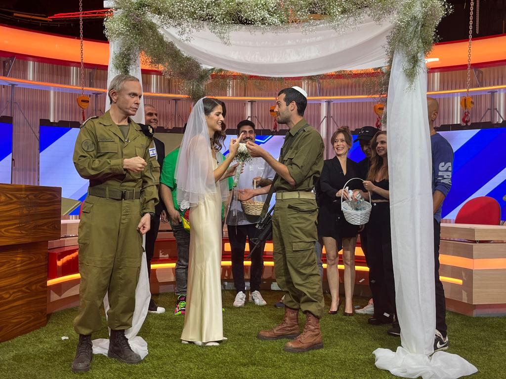 חתונה בהפתעה: הזוג שהתחתן על הסט של ארץ נהדרת