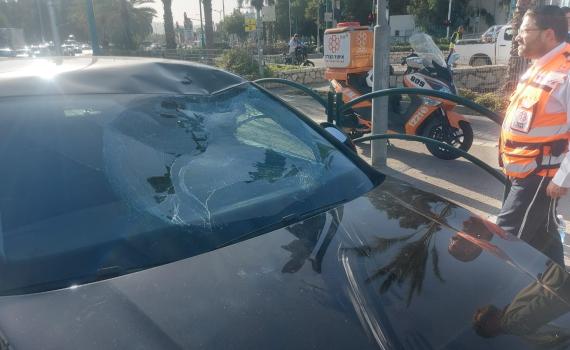 חיפה: רוכב אופניים נפצע קשה לאחר שנפגע מרכב