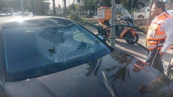 חיפה: רוכב אופניים נפצע קשה לאחר שנפגע מרכב